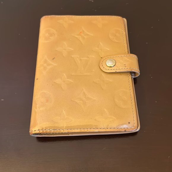 Louis Vuitton tan Vernis agenda . Good condition. Some color transfer! - Picture 1 of 7